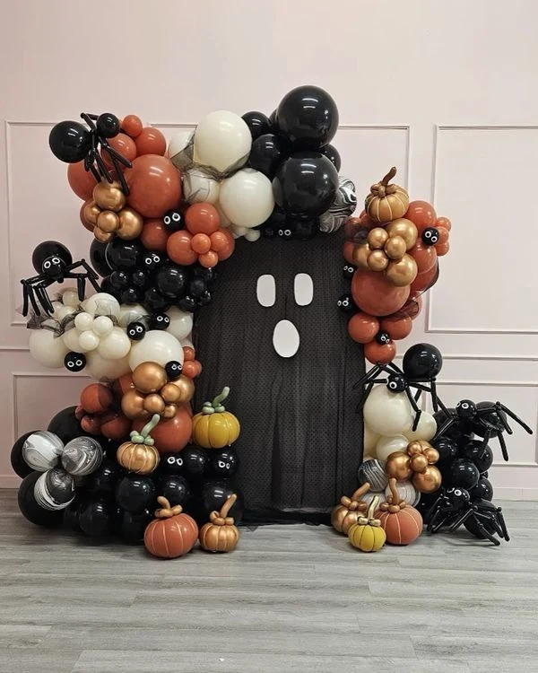 Cute ghost decor idea 15: Frame the Door With a Balloon Arch and Ghost Face